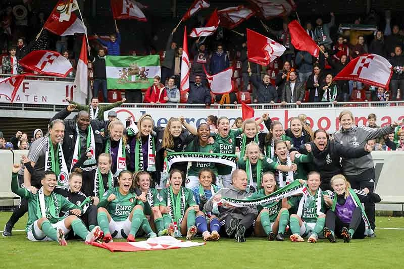 De Feyenoord Vrouwen vieren hun debuutseizoen in de Pure Energie Eredivisie Vrouwen competitie