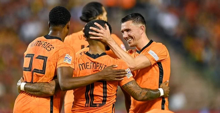 Dumfries, Memphis en Berghuis vieren een Oranje-goal