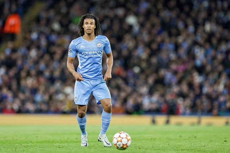 Manchester City Player Nathan Ake in de Champions League tegen Madrid
