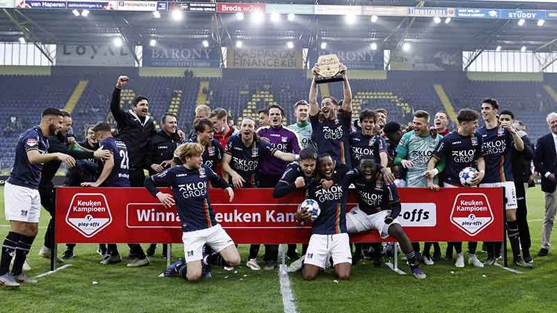 NEC Nijmegen promoveert na het winnen van de playoffs