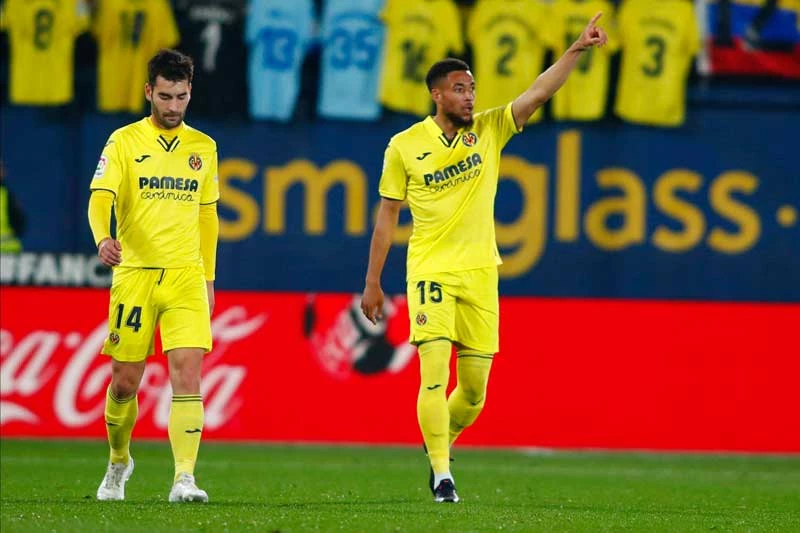 Villarreal speler juicht na een doelpunt in de champions league