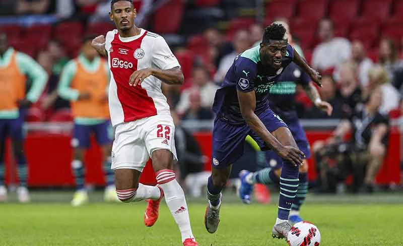 Afrika  cup spelers Sebastien Haller en Ibrahim Sangare tijdens de wedstrijd Ajax - PSV