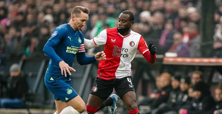 Luuk de Jong en Lutsharel Geertruida in duel tijdens Feyenoord - PSV