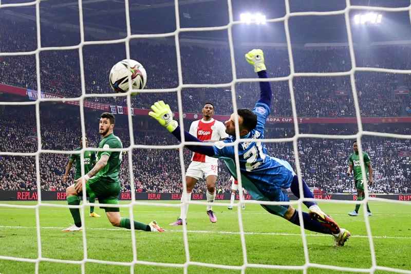 Ajax feyenoord doelpunt live voetbal op tv