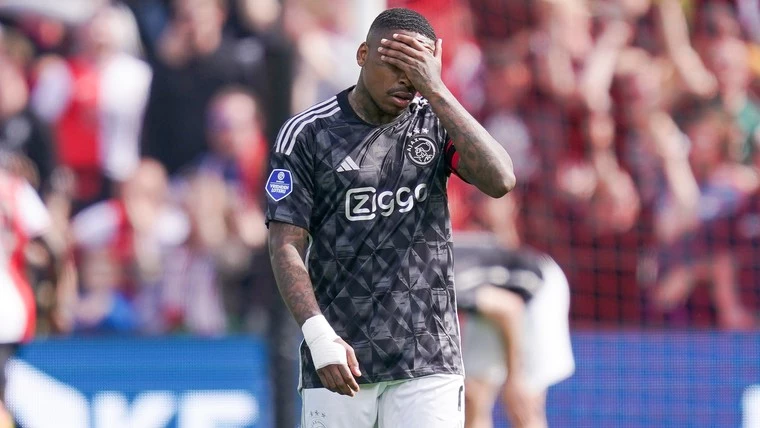 Steven Bergwijn baalt van fout Ajax