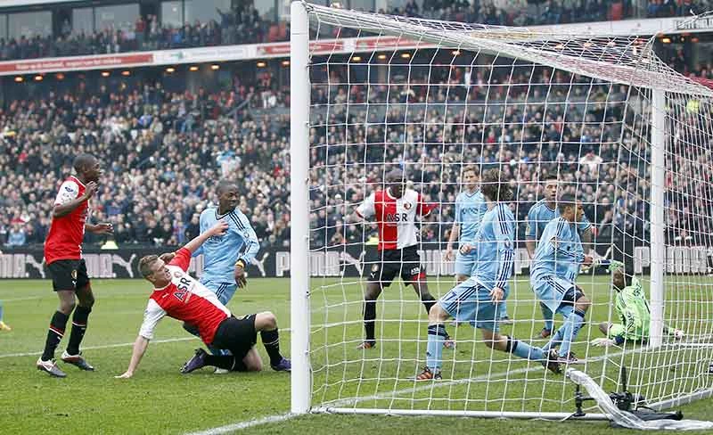 Feyenoord wint thuis van ajax met 4 2 doelpunt van guidetti historische uitslag
