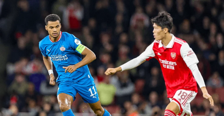 PSV-aanvaller Cody Gakpo in actie tegen Arsenal