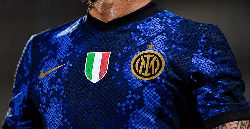 Scudetto op nieuwe voetbalshirt van Internazionale