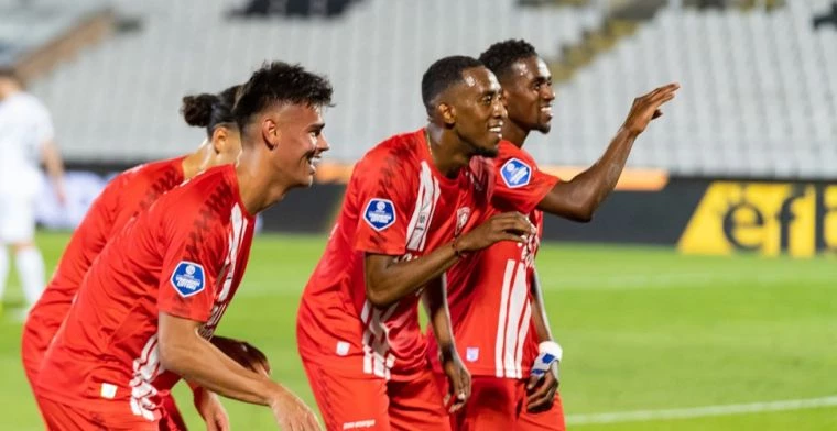 FC Twente viert een doelpunt tegen het Servische Cukaricki