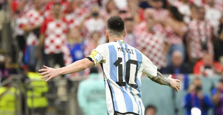Lionel Messi juicht na zijn goal voor Argentinië