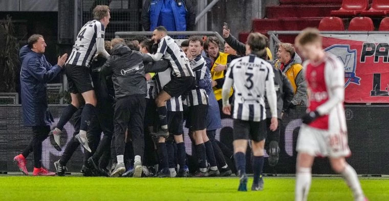 De spelers van Hercules na de overwinning op Ajax
